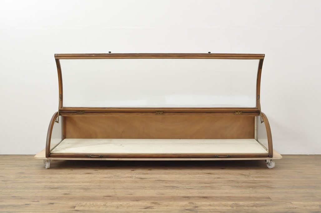 フランスアンティーク　木枠がナチュラルやカントリーテイストにぴったりな、Rガラス卓上ショーケース(ガラスケース、店舗什器、曲げガラス)(R-052976)