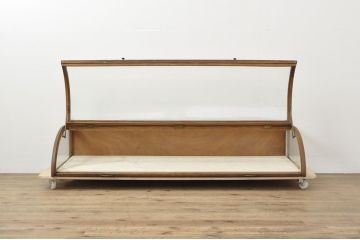 フランスアンティーク　木枠がナチュラルやカントリーテイストにぴったりな、Rガラス卓上ショーケース(ガラスケース、店舗什器、曲げガラス)(R-052976)