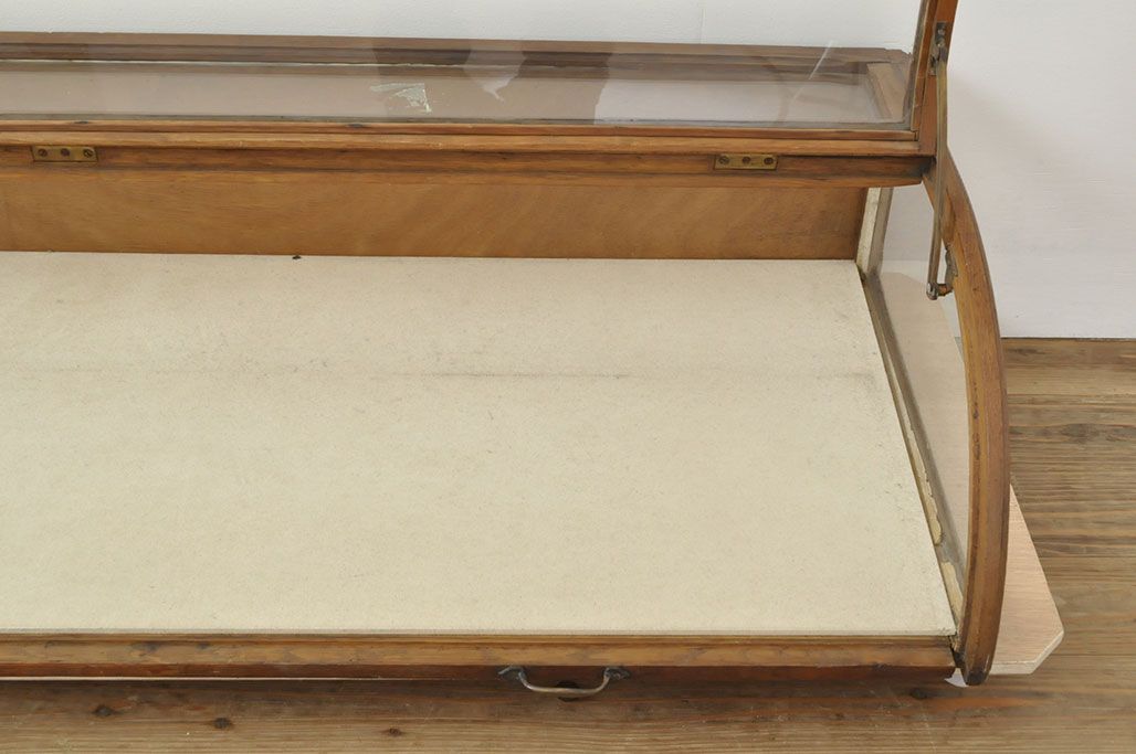 フランスアンティーク　木枠がナチュラルやカントリーテイストにぴったりな、Rガラス卓上ショーケース(ガラスケース、店舗什器、曲げガラス)(R-052976)