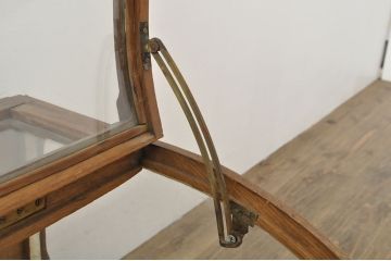 フランスアンティーク　木枠がナチュラルやカントリーテイストにぴったりな、Rガラス卓上ショーケース(ガラスケース、店舗什器、曲げガラス)(R-052976)