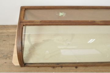 フランスアンティーク　木枠がナチュラルやカントリーテイストにぴったりな、Rガラス卓上ショーケース(ガラスケース、店舗什器、曲げガラス)(R-052976)