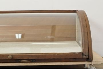 フランスアンティーク　木枠がナチュラルやカントリーテイストにぴったりな、Rガラス卓上ショーケース(ガラスケース、店舗什器、曲げガラス)(R-052976)