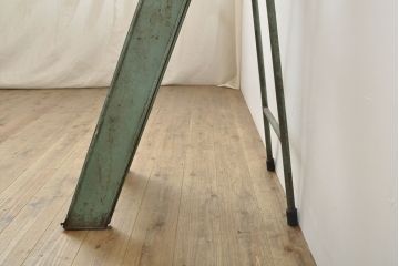 フランスアンティーク　アイアン　カントリーやナチュラルスタイルのディスプレイにおすすめなステップ(ラダー、脚立、飾り棚)(R-052982)