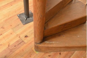 フランスアンティーク　激レア!!　オーク材・アイアン製　優雅な雰囲気、開放感ある空間を演出してくれる希少な螺旋階段(らせん階段)(R-052984)