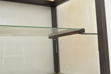 和製アンティーク　シンプルなデザインで取り入れやすい横長ガラスケース(ショーケース、店舗什器)(R-052987)