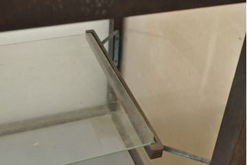 和製アンティーク　シンプルなデザインで取り入れやすい横長ガラスケース(ショーケース、店舗什器)(R-052987)
