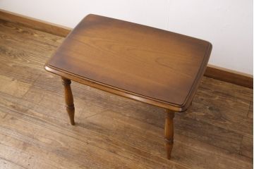 中古　カリモク家具(karimoku)　コンパクトなサイズ感が魅力的なセンターテーブル(ローテーブル、サイドテーブル)(R-052989)