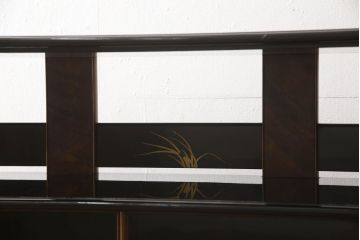 中古　美品　輪島塗り　最高級　総漆塗り　立体的な高蒔絵が美しい収納棚(定価約450万円)(戸棚、飾り棚、引き出し)(R-052990)
