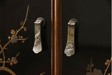 中古　美品　輪島塗り　最高級　総漆塗り　立体的な高蒔絵が美しい収納棚(定価約450万円)(戸棚、飾り棚、引き出し)(R-052990)