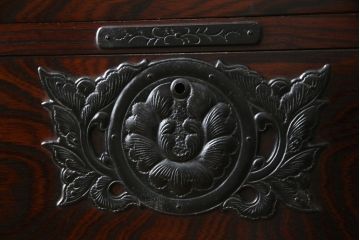 中古　訳あり品　岩谷堂箪笥　和の趣溢れる重厚感たっぷりな整理箪笥(チェスト、引き出し、和タンス、衣装箪笥)(R-052991)