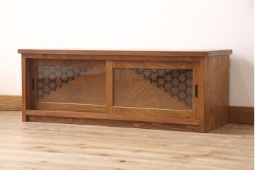 ラフジュ工房オリジナル　古建具リメイク　組子風デザインの扉が空間のアクセントにもなるテレビボード(テレビ台、ローボード、収納棚、戸棚)(R-052992)