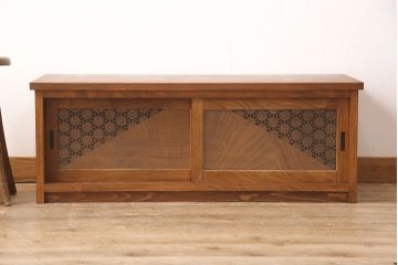 ラフジュ工房オリジナル　古建具リメイク　組子風デザインの扉が空間のアクセントにもなるテレビボード(テレビ台、ローボード、収納棚、戸棚)(R-052992)