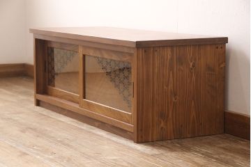 ラフジュ工房オリジナル　古建具リメイク　組子風デザインの扉が空間のアクセントにもなるテレビボード(テレビ台、ローボード、収納棚、戸棚)(R-052992)