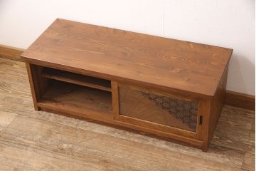 ラフジュ工房オリジナル　古建具リメイク　組子風デザインの扉が空間のアクセントにもなるテレビボード(テレビ台、ローボード、収納棚、戸棚)(R-052992)