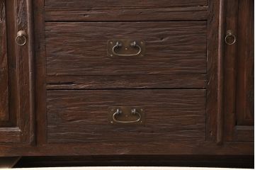 中古　海外輸入家具　展示品　美品　木の風合いが味わい深い総無垢材製のカウンターテーブル(サイドキャビネット、サイドボード、収納棚、リビングボード)(R-052995)