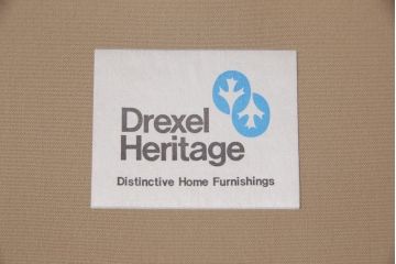 中古　美品　DREXEL HERITAGE(ドレクセルヘリテイジ)　クラシカルな佇まいが目を引く1人掛けソファ+オットマンセット(定価約80万円)(アームチェア、一人掛けソファ)(R-052999)