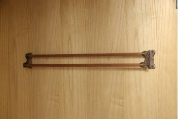 中古　モダンなデザインが目を引く桐箪笥風ワードローブ(洋服タンス、和箪笥)(R-053000)