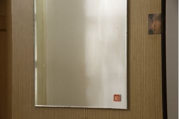 中古　モダンなデザインが目を引く桐箪笥風ワードローブ(洋服タンス、和箪笥)(R-053000)