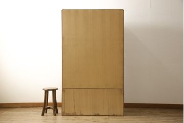 中古　モダンなデザインが目を引く桐箪笥風ワードローブ(洋服タンス、和箪笥)(R-053000)
