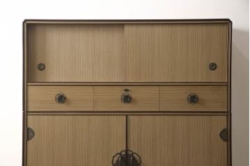 中古　美品　モダンなデザインが目を引く桐箪笥風和タンス(衣装箪笥、着物箪笥)(R-053002)