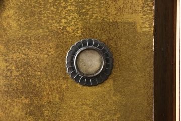中古　美品　モダンなデザインが目を引く桐箪笥風和タンス(衣装箪笥、着物箪笥)(R-053002)