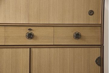 中古　美品　モダンなデザインが目を引く桐箪笥風和タンス(衣装箪笥、着物箪笥)(R-053002)