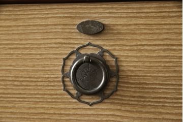 中古　美品　モダンなデザインが目を引く桐箪笥風和タンス(衣装箪笥、着物箪笥)(R-053002)