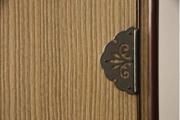中古　美品　モダンなデザインが目を引く桐箪笥風和タンス(衣装箪笥、着物箪笥)(R-053002)