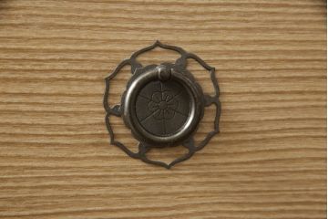 中古　美品　モダンなデザインが目を引く桐箪笥風和タンス(衣装箪笥、着物箪笥)(R-053002)