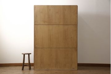 中古　美品　モダンなデザインが目を引く桐箪笥風和タンス(衣装箪笥、着物箪笥)(R-053002)