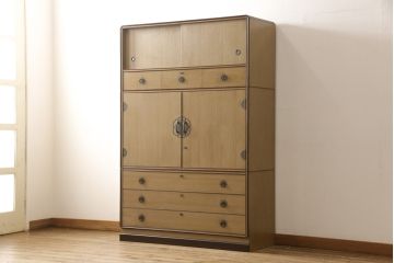 中古　美品　モダンなデザインが目を引く桐箪笥風和タンス(衣装箪笥、着物箪笥)(R-053003)