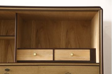 中古　美品　モダンなデザインが目を引く桐箪笥風和タンス(衣装箪笥、着物箪笥)(R-053003)