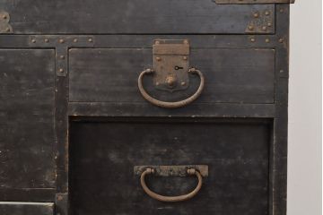和製アンティーク　珍しいサイズ感が魅力的な観音開き小箪笥(小たんす、引き出し、チェスト)(R-053007)
