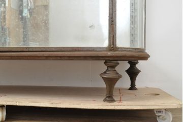 フランスアンティーク　激レア!!　Rガラス　長い時を経た味わい深いメタルフレームが格好良いガラスケース(ショーケース、陳列棚、飾り棚、曲げガラス)(R-053008)
