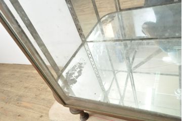 フランスアンティーク　激レア!!　Rガラス　長い時を経た味わい深いメタルフレームが格好良いガラスケース(ショーケース、陳列棚、飾り棚、曲げガラス)(R-053008)