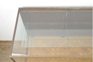 フランスアンティーク　Pollards　Storefitters　真鍮フレーム　パーケットデザインが上品なアクセントになるガラスケース(ショーケース、カウンターテーブル、陳列棚、飾り棚)(R-053009)
