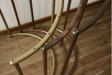 中古　業務用　スチール製　シンプルながらもユニークなデザインが目を引くハンガーラック3点セット(ディスプレイラック、店舗什器)(R-053013)