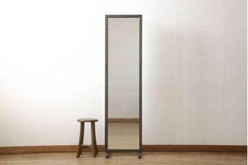中古　インダストリアルな雰囲気漂うアイアンスタンドミラー(姿見、鏡、店舗什器)(R-053014)