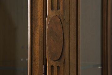 中古　美品　DREXEL HERITAGE(ドレクセルヘリテイジ)　高級感溢れる佇まいが魅力的なチャイナキャビネット(定価約195万円)(飾り棚、収納棚、戸棚)(R-053016)