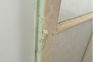 フランスアンティーク　人気のオーバル型ドアノブが付いた、ホワイトとミントグリーンの優しい色合いが可愛らしいガラス扉2枚セット(親子ドア、建具)(R-053017)