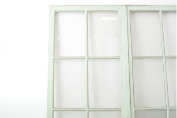 フランスアンティーク　人気のオーバル型ドアノブが付いた、ホワイトとミントグリーンの優しい色合いが可愛らしいガラス扉2枚セット(親子ドア、建具)(R-053017)