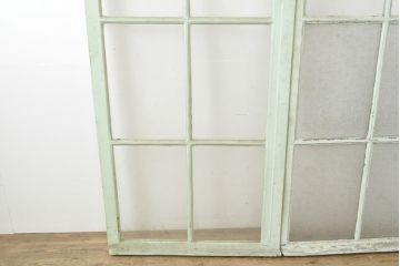 フランスアンティーク　人気のオーバル型ドアノブが付いた、ホワイトとミントグリーンの優しい色合いが可愛らしいガラス扉2枚セット(親子ドア、建具)(R-053017)