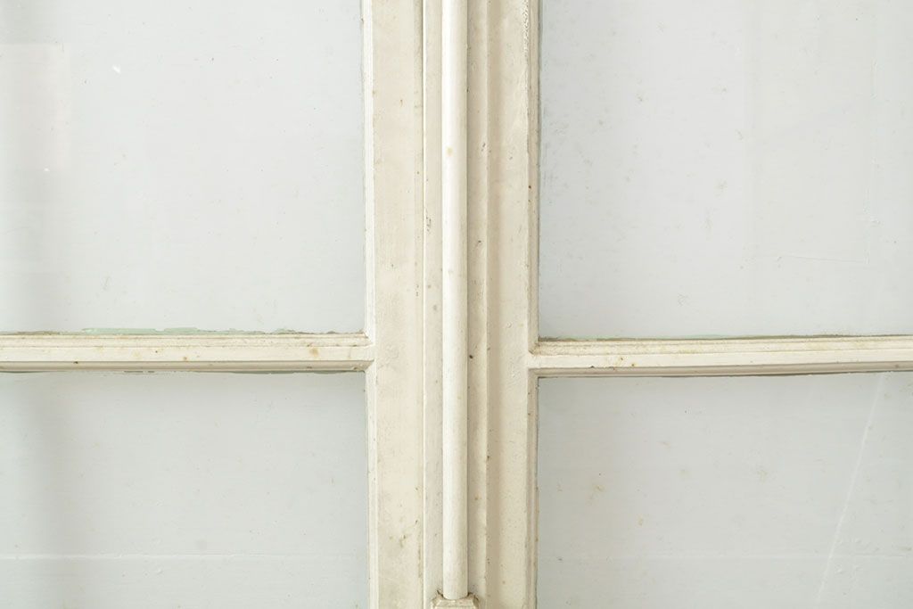 フランスアンティーク　人気のオーバル型ドアノブが付いた、ホワイトとミントグリーンの優しい色合いが可愛らしいガラス扉2枚セット(親子ドア、建具)(R-053018)