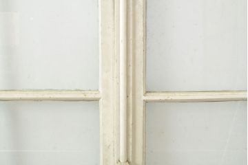 フランスアンティーク　人気のオーバル型ドアノブが付いた、ホワイトとミントグリーンの優しい色合いが可愛らしいガラス扉2枚セット(親子ドア、建具)(R-053018)