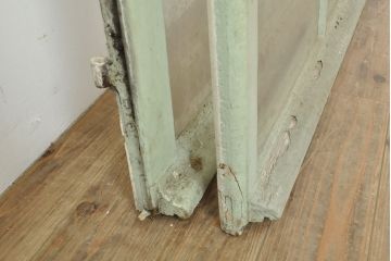 フランスアンティーク　人気のオーバル型ドアノブが付いた、ホワイトとミントグリーンの優しい色合いが可愛らしいガラス扉2枚セット(親子ドア、建具)(R-053018)