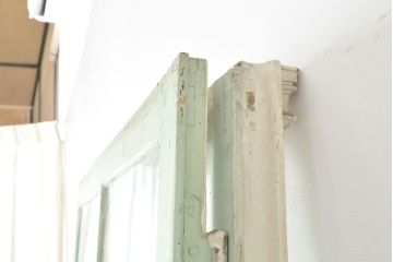 フランスアンティーク　人気のオーバル型ドアノブが付いた、ホワイトとミントグリーンの優しい色合いが可愛らしいガラス扉2枚セット(親子ドア、建具)(R-053018)