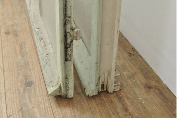 【N様用ご注文品】フランスアンティーク　人気のオーバル型ドアノブが付いた、ホワイトとミントグリーンの優しい色合いが可愛らしいガラス扉2枚セット(両開きドア、建具)(R-053019)