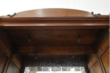 フランスアンティーク　マホガニー材　凛とした佇まいがお部屋の気品を高める上質なキャビネット(収納棚、戸棚、キャビネット)(R-053022)