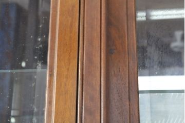 フランスアンティーク　マホガニー材　凛とした佇まいがお部屋の気品を高める上質なキャビネット(収納棚、戸棚、キャビネット)(R-053022)