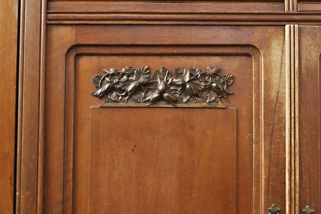 フランスアンティーク　マホガニー材　凛とした佇まいがお部屋の気品を高める上質なキャビネット(収納棚、戸棚、キャビネット)(R-053022)